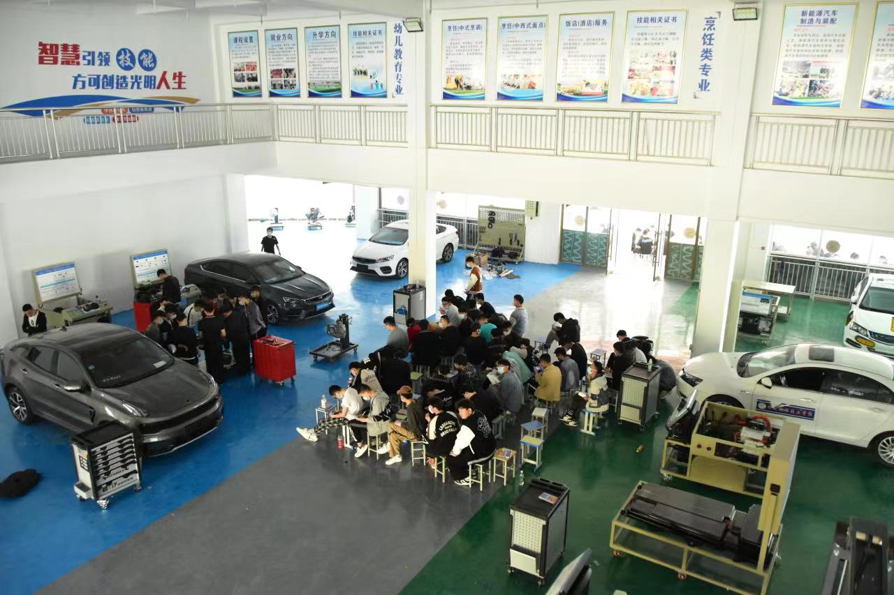 甘肃北方技工学校介绍初中毕业选择汽车维修专业