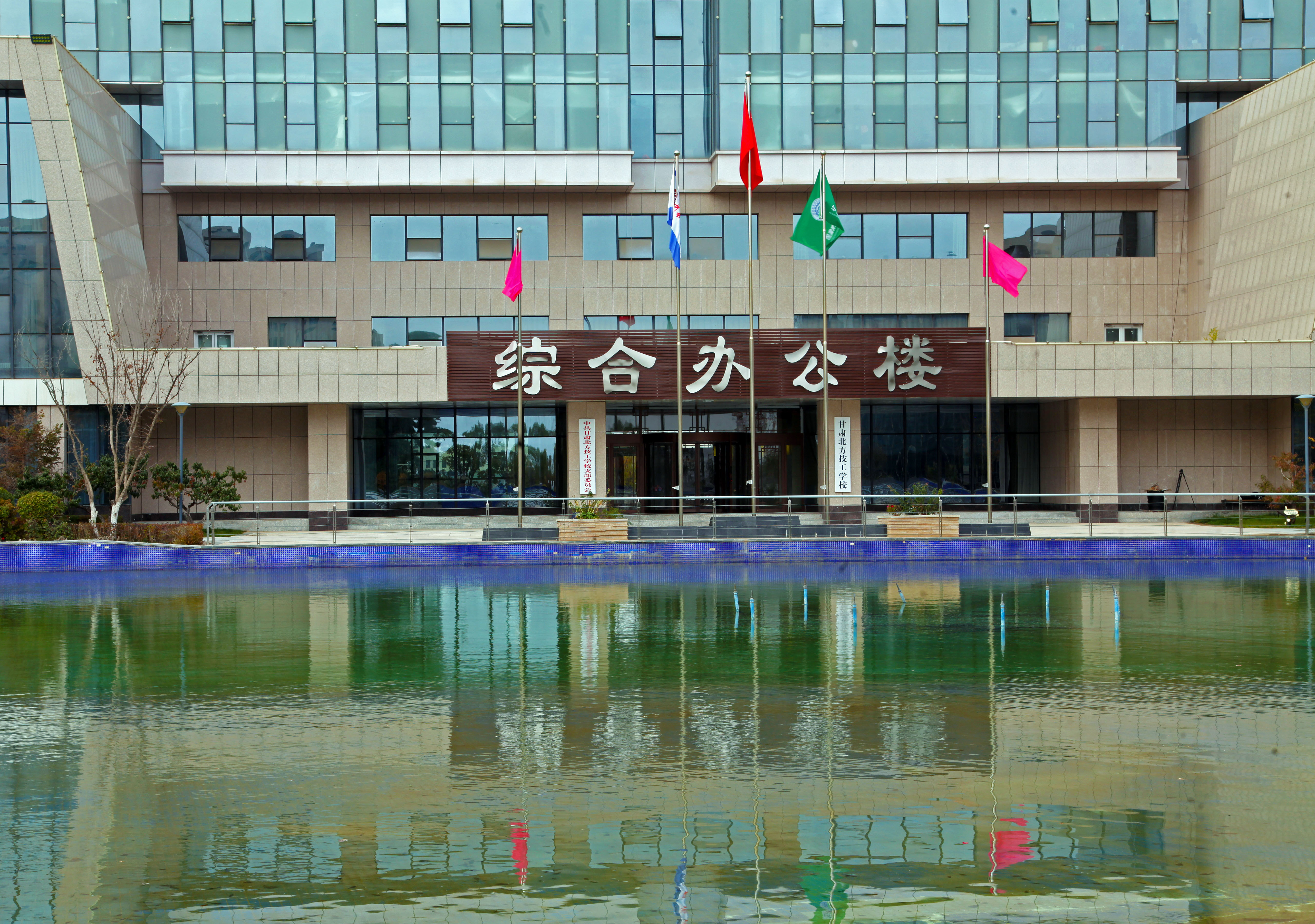 初中毕业到甘肃北方技工学校学护理好不好？毕业只能当护士吗？